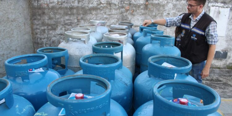 Procon Aracaju divulga nova pesquisa comparativa de preços do gás de cozinha