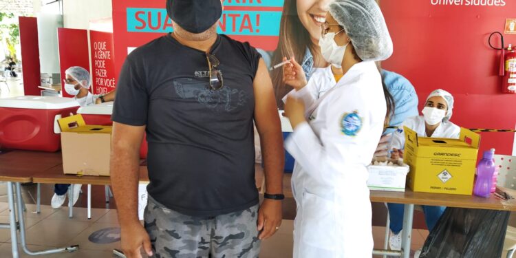 Há 20 dias sem óbitos por covid, Aracaju vacina mais 3.967 pessoas