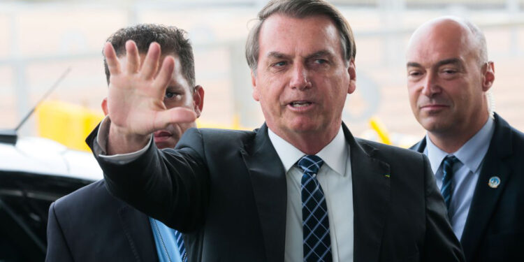 Bolsonaro critica apoiadores que o atacam por recuo: ‘Não lê a nota e reclama’