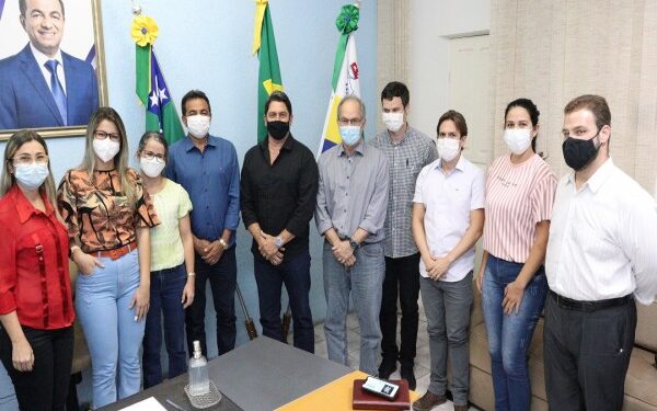 Empresa de cremação animal visita gabinete do prefeito Adailton Sousa