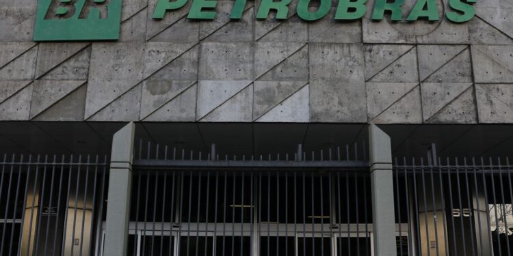 Petrobras cria programa para atender famílias em vulnerabilidade