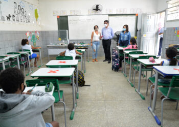Secretário Josué Modesto visita escolas da rede estadual na capital e na Grande Aracaju