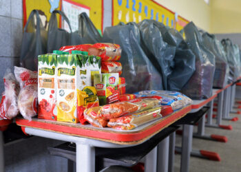 Governo de Sergipe inicia distribuição de kits de merenda escolar para 180 mil alunos