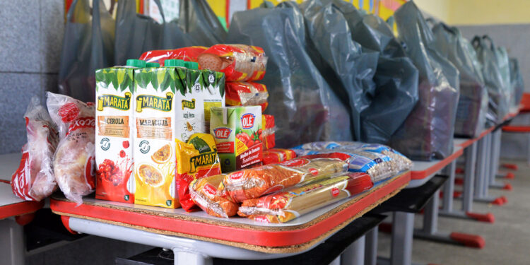Governo de Sergipe inicia distribuição de kits de merenda escolar para 180 mil alunos