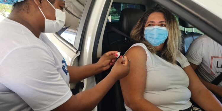 Em final de semana sem óbitos por covid-19, Prefeitura de Aracaju vacina 5.285 pessoas