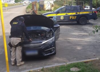 Polícia Rodoviária Federal recupera veículo roubado