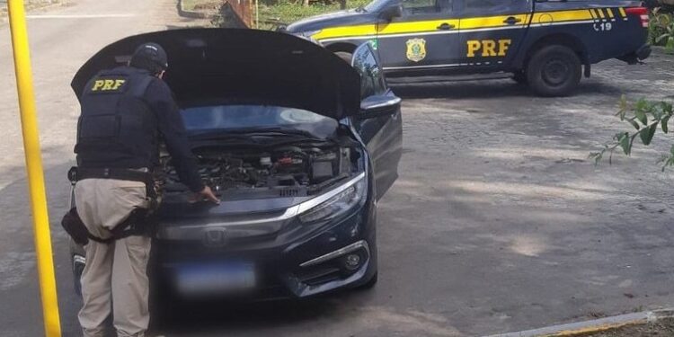 Polícia Rodoviária Federal recupera veículo roubado
