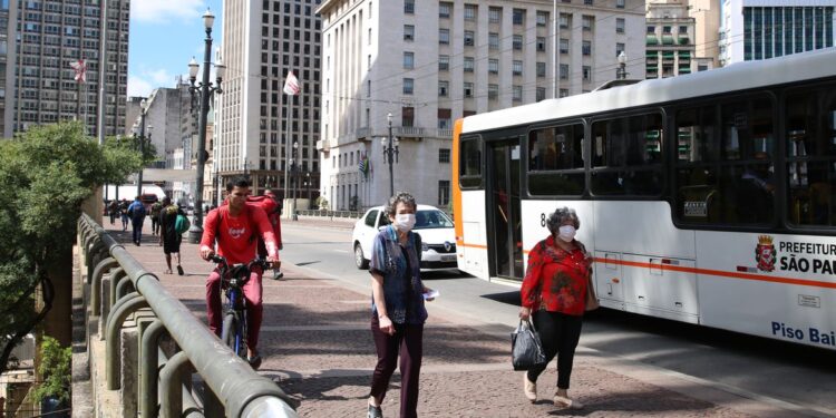 Ministro diz que dispõe de R$ 7 bi para investir em mobilidade urbana