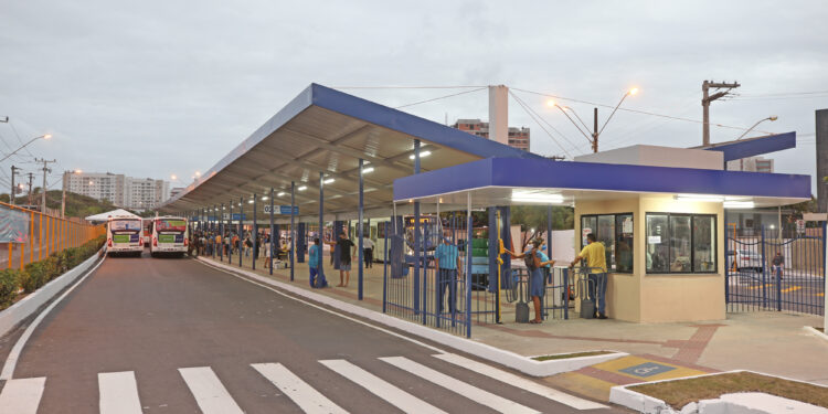 Usuários do transporte público são beneficiados com construção e reforma de terminais