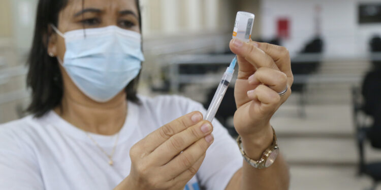 Covid-19: Aracaju completa o esquema vacinal de mais 1.374 pessoas nesta terça, 31