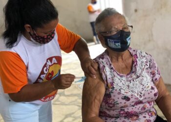 Idosos a partir de 80 anos vão receber 3ª dose de vacina contra a covid em Laranjeiras