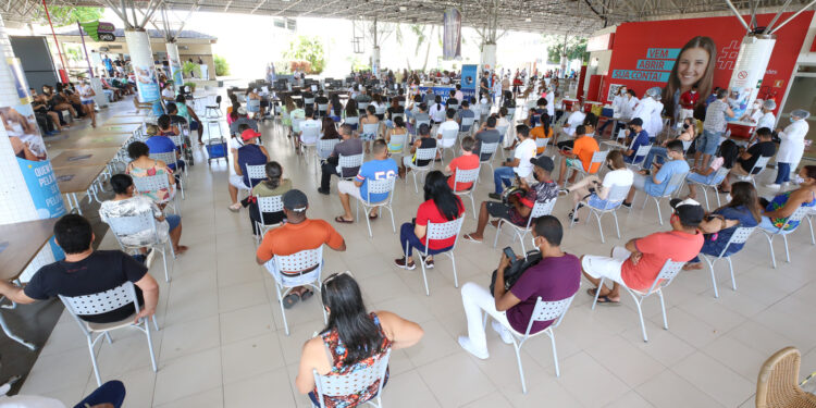 Aracaju inicia imunização de nova faixa etária e vacina mais 10.139 pessoas nesta quinta, 16