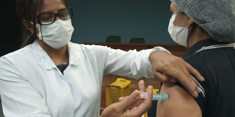 Sergipe atinge a marca de mais de 70% des vacinados com primeira dose