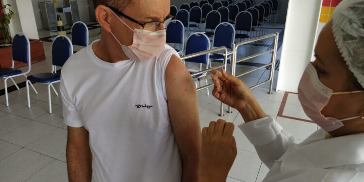 Aracaju vacinou mais 2.875 pessoas contra covid-19 nesta quarta, 8