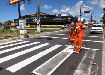 SMTT reforça sinalização horizontal no bairro Aeroporto