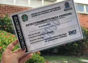 Idosos e pessoas com deficiência devem se atentar à validade do cartão de estacionamento