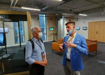 Em Dubai, Edvaldo se reúne com gestores de outros países para conhecer experiências tecnológicas