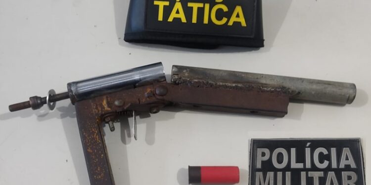 PM prende homem por posse ilegal de arma de fogo artesanal no Conjunto Padre Pedro