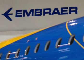 Venda de aviões impulsiona ações da Embraer na Bolsa de Valores