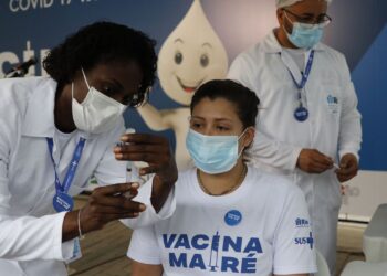 Observatório Covid-19 mostra queda de 42,6% em óbitos