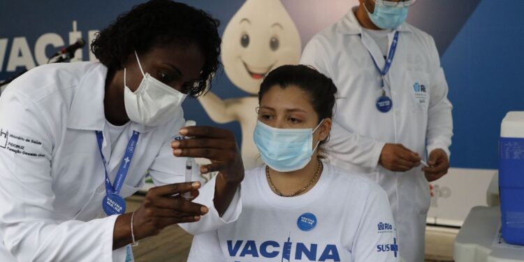 Observatório Covid-19 mostra queda de 42,6% em óbitos