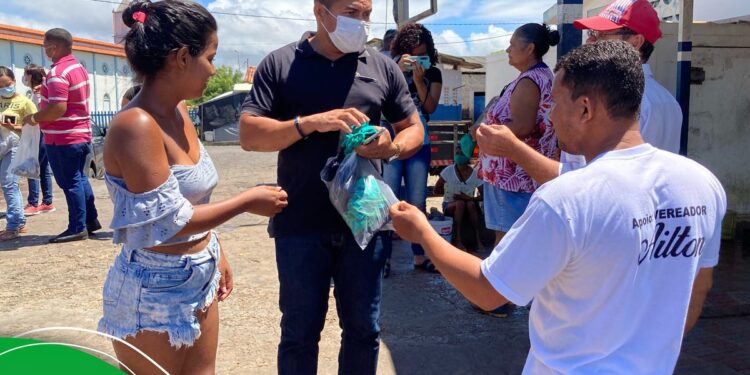Prefeitura realiza entrega de máscaras gratuitas aos trabalhadores do Terminal Pesqueiro