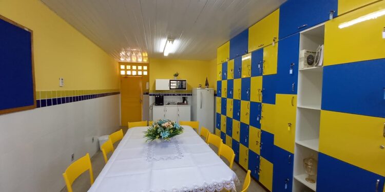 Emef Laonte Gama inaugura nova sala em homenagem ao Dia do Professor