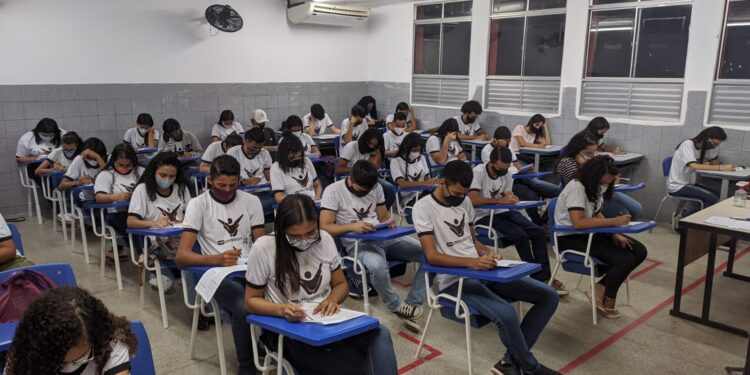 Simula Enem é aplicado presencialmente em todos os polos do Preuni Seduc