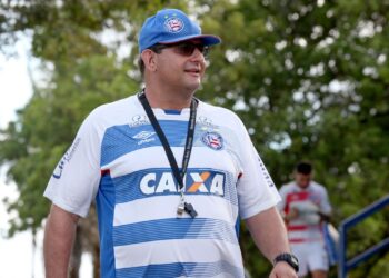 Bahia acerta com o técnico Guto Ferreira