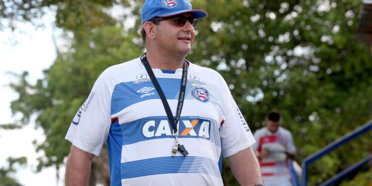 Bahia acerta com o técnico Guto Ferreira