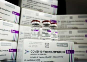 Covid-19: cai de 12 para 8 semanas prazo entre as doses da AstraZeneca