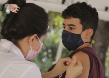 Covid-19: Brasil tem menor média móvel de vítimas desde abril de 2020