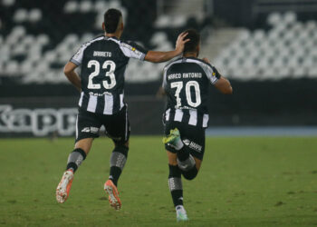 Botafogo vence o CRB e reassume vice-liderança da Série B