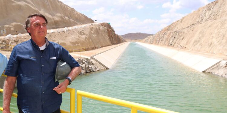 Presidente anuncia apoio para 750 mil caminhoneiros comprarem diesel