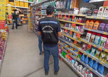 Procon Aracaju fiscaliza lojas de produtos agropecuários