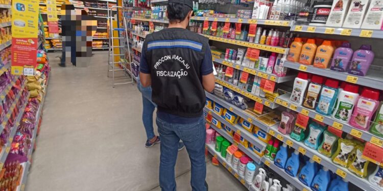 Procon Aracaju fiscaliza lojas de produtos agropecuários