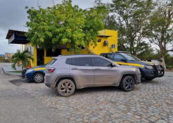 PRF recupera dois carros de passeio com registro de apropriação indébita