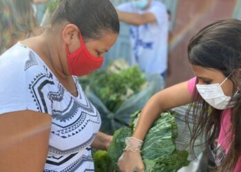 Salgado realiza entrega do Programa de Aquisição de Alimentos