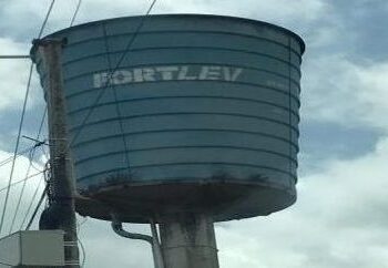 Caixa d’água descoberta Santa Luzia vira pousada para urubus