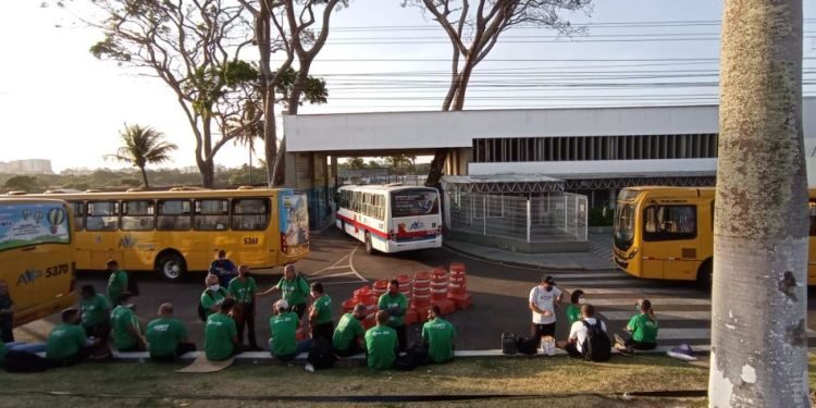 Paralisação cerca de 900 rodoviários transporte público da Grande Aracaju segue pelo segundo dia