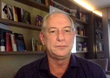 Após vaias e xingamentos, Ciro pede ‘trégua de Natal’ por impeachment de Bolsonaro