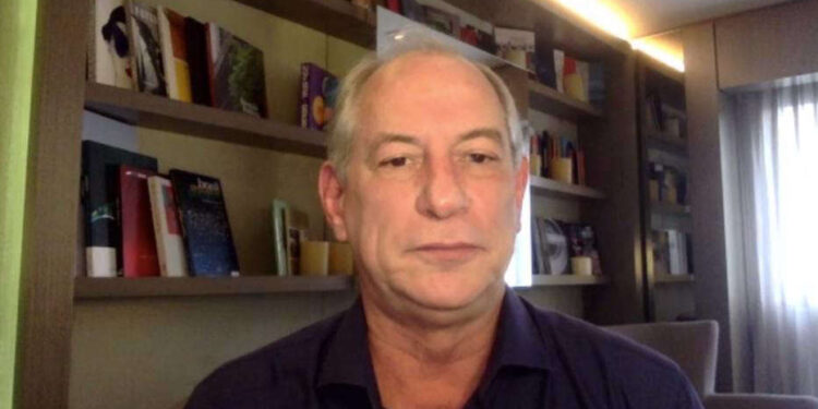 Após vaias e xingamentos, Ciro pede ‘trégua de Natal’ por impeachment de Bolsonaro