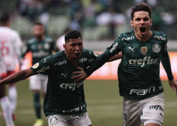 Raphael Veiga marca de pênalti, e Palmeiras volta a vencer no Campeonato Brasileiro