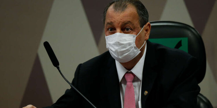 Omar Aziz expõe crise com Renan e diz que ninguém é dono da verdade para impor relatório da CPI