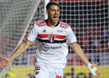 Calleri decide, e São Paulo vence o Corinthians, por 1 a 0, pelo Brasileirão