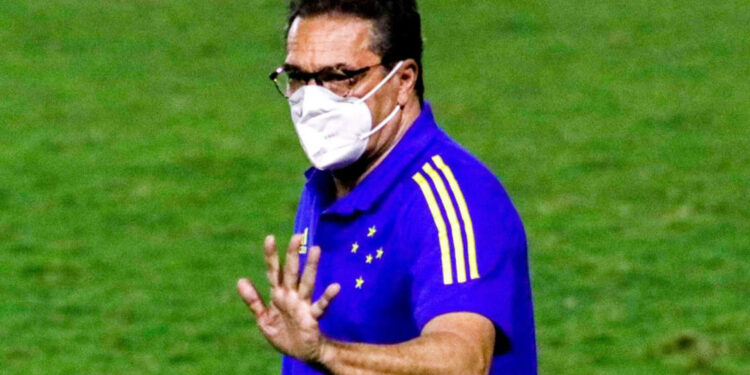 Luxemburgo quer ficar no Cruzeiro em 2022, mas impõe condições para renovar