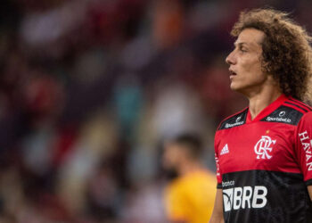 Zagueiro volta a treinar com bola e pode reforçar Flamengo em “decisão” do Campeonato Brasileiro
