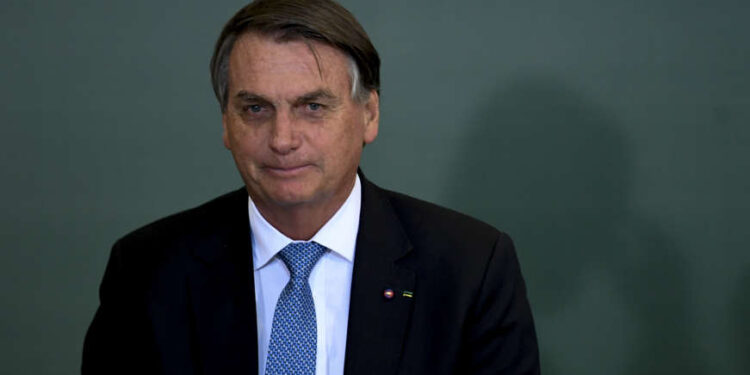 Bolsonaro volta a questionar vacina contra Covid em adolescentes