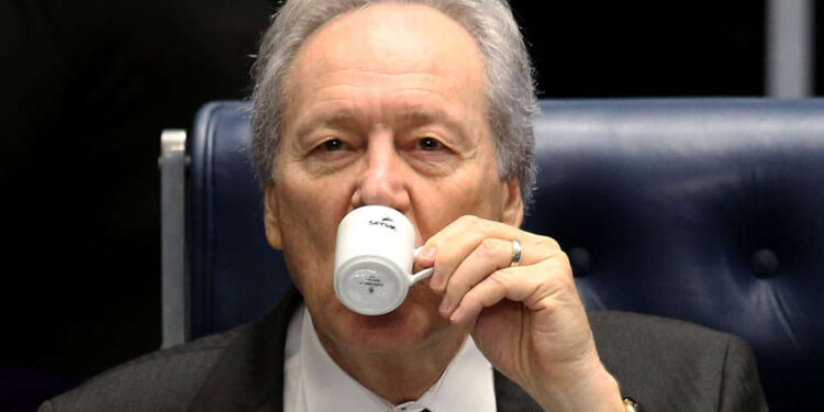 Lewandowski rejeita pedido para obrigar Alcolumbre a marcar sabatina de Mendonça ao STF