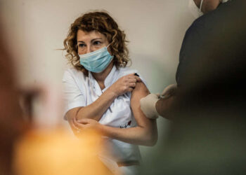 Quase 30% dos brasileiros vacinados não receberam a 2ª dose contra a covid